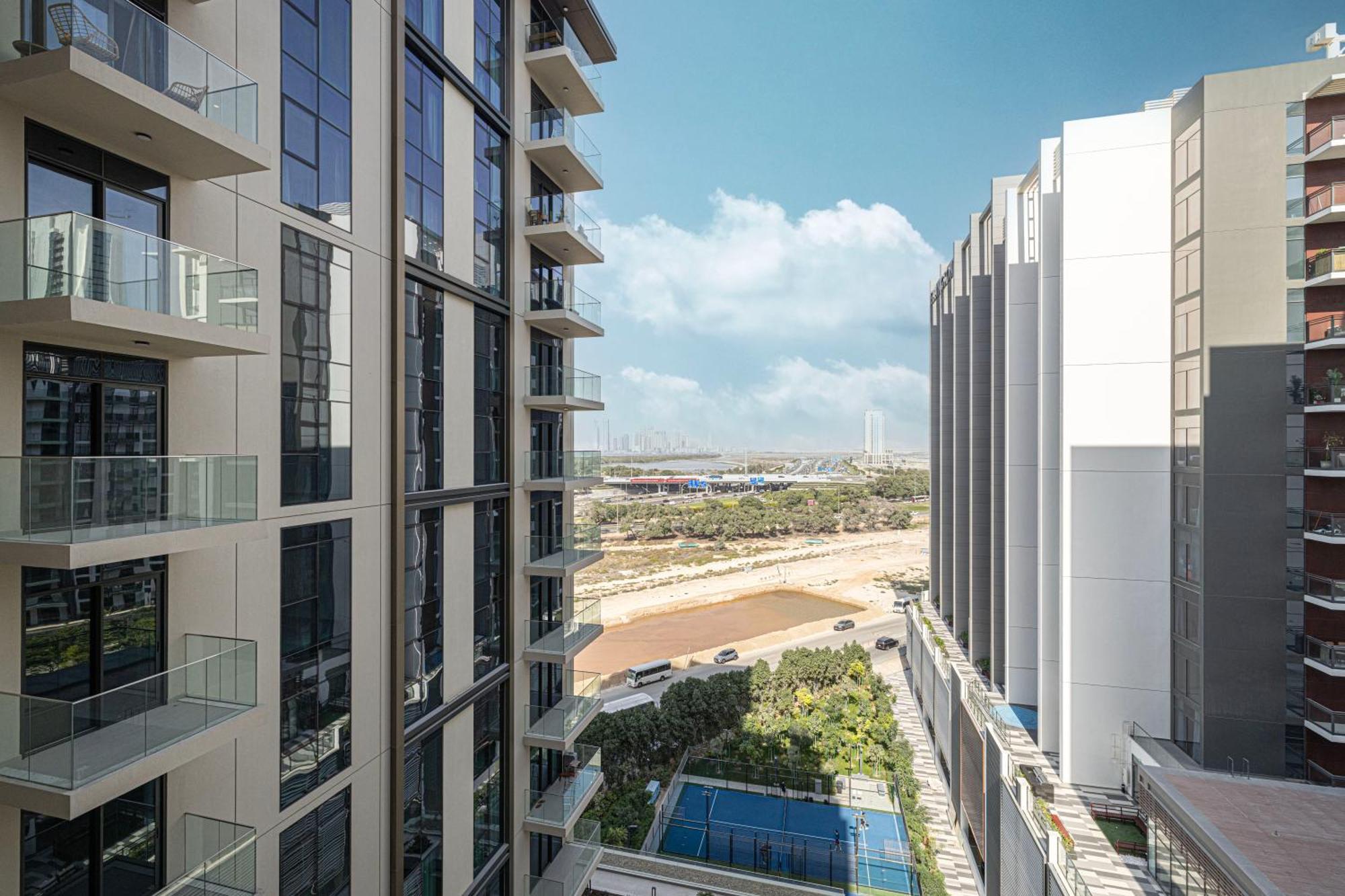 High-end 1br-panoramic Views, Pool With Burj Khalifa View, Padel & Rooftop Bbq Experience By Aya Boutique Apartment Dubai