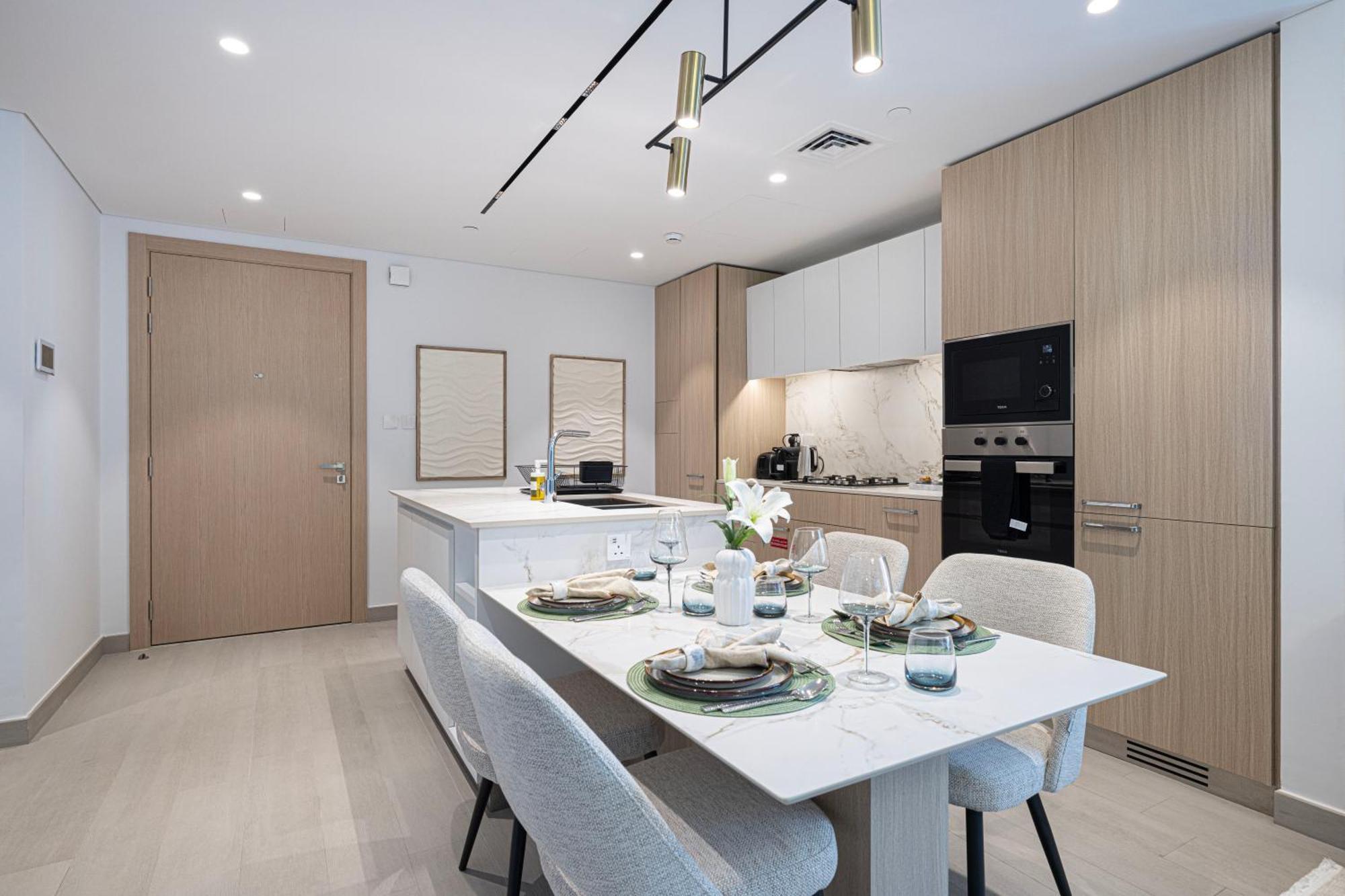 High-end 1br-panoramic Views, Pool With Burj Khalifa View, Padel & Rooftop Bbq Experience By Aya Boutique Dubai