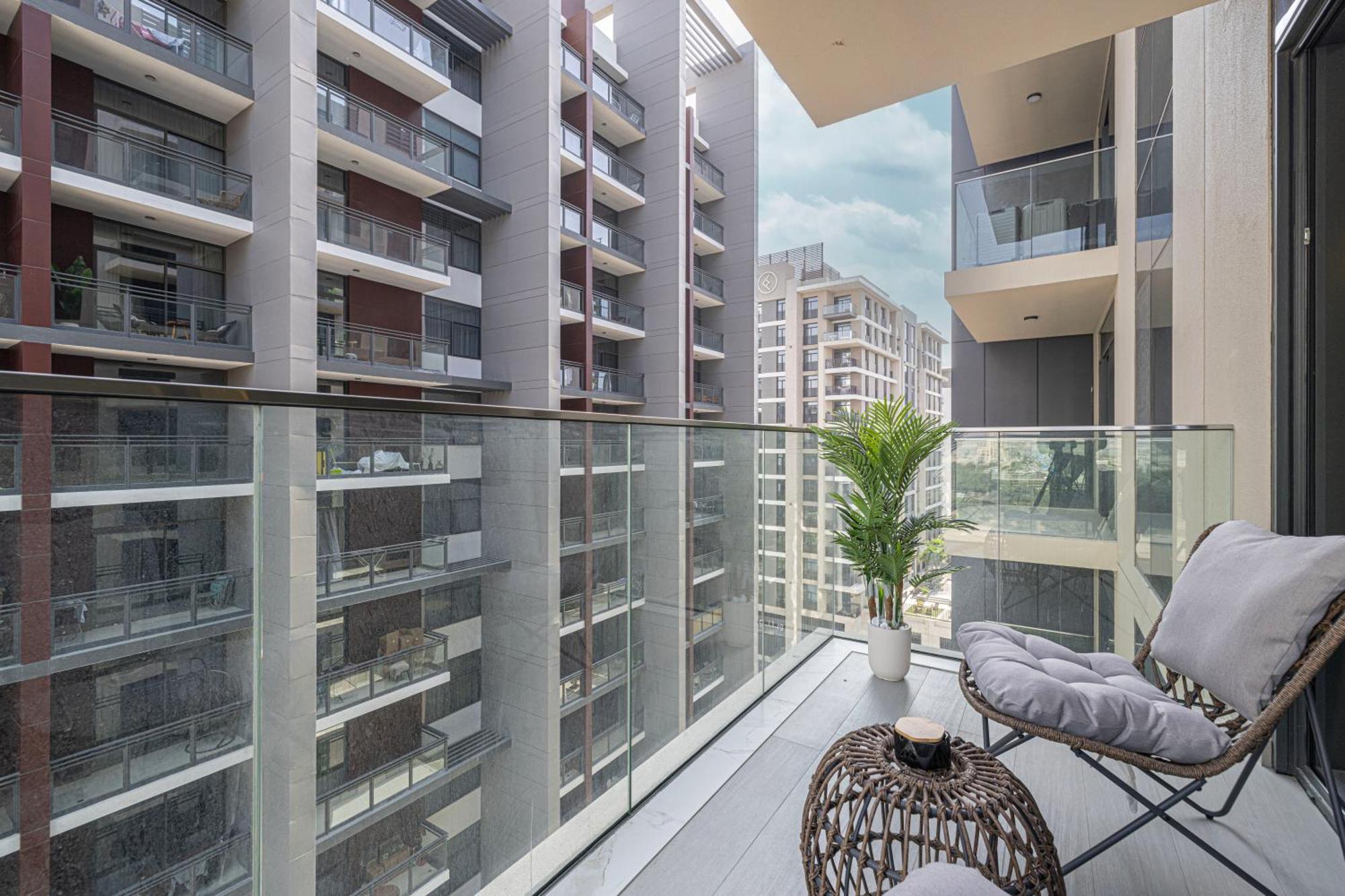 High-end 1br-panoramic Views, Pool With Burj Khalifa View, Padel & Rooftop Bbq Experience By Aya Boutique