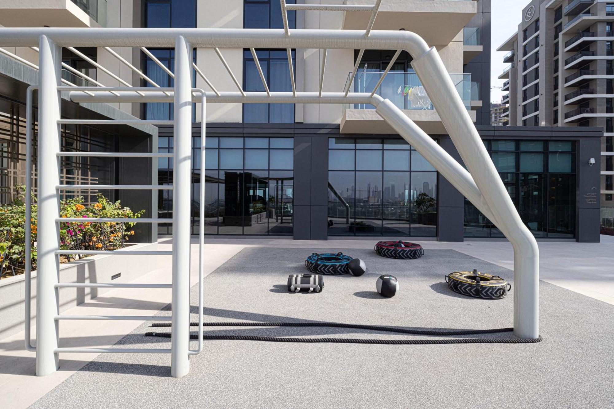 High-end 1br-panoramic Views, Pool With Burj Khalifa View, Padel & Rooftop Bbq Experience By Aya Boutique Apartment *