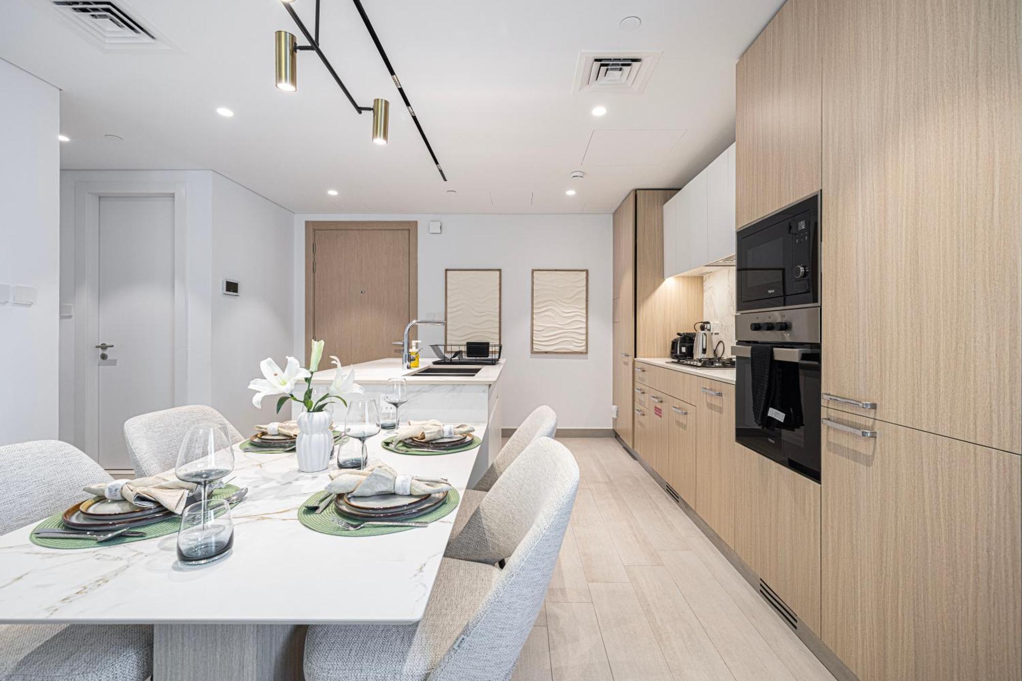 High-end 1br-panoramic Views, Pool With Burj Khalifa View, Padel & Rooftop Bbq Experience By Aya Boutique Dubai