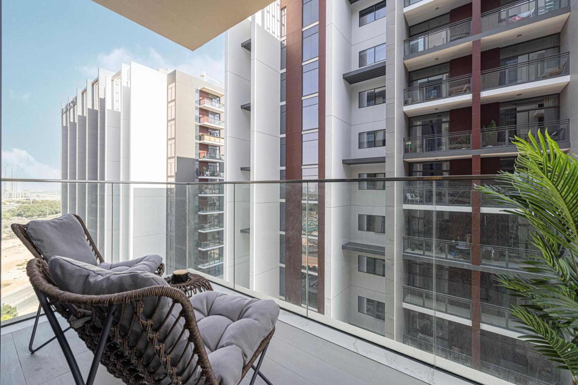 High-end 1br-panoramic Views, Pool With Burj Khalifa View, Padel & Rooftop Bbq Experience By Aya Boutique Apartment *