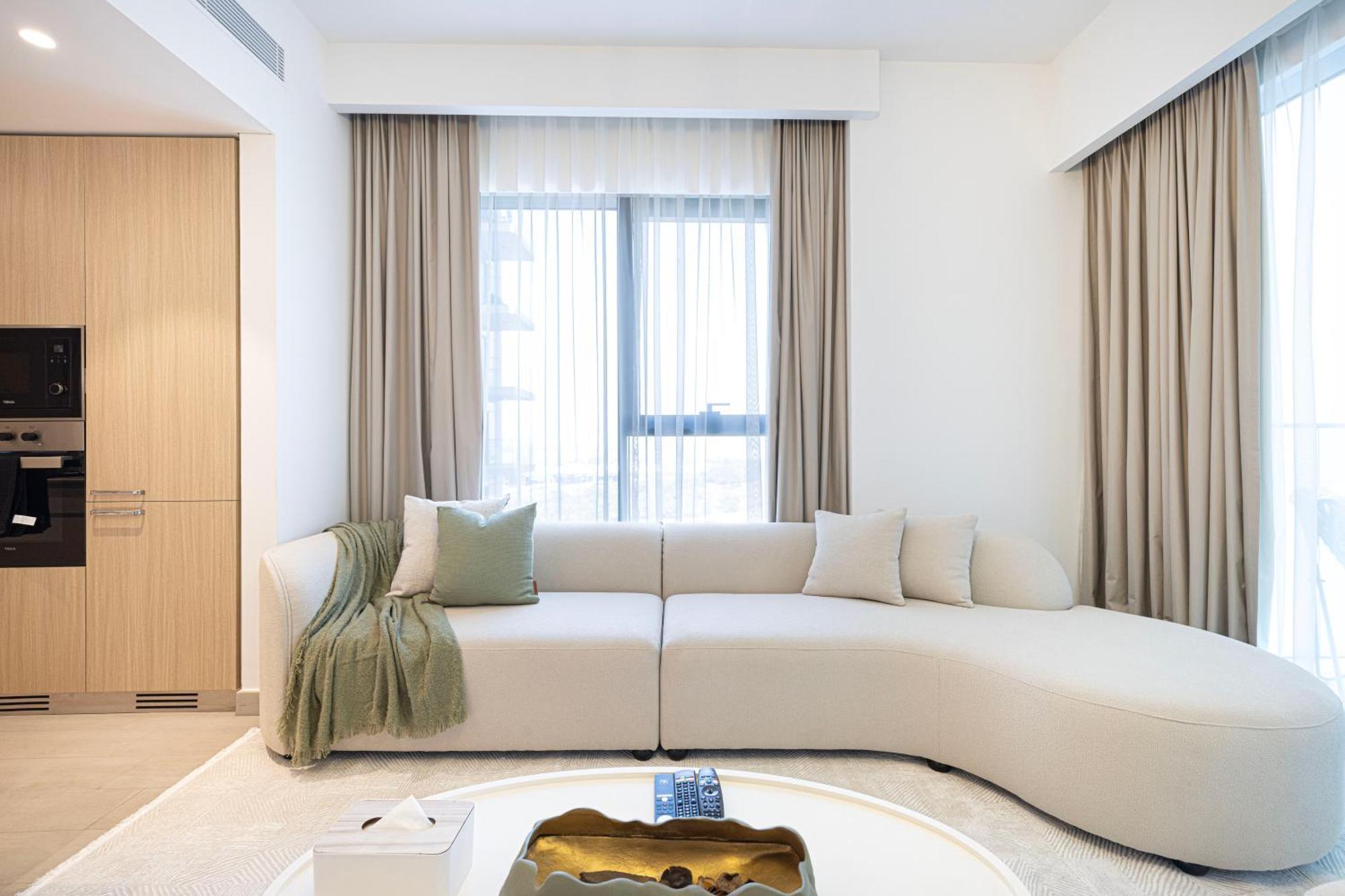 High-end 1br-panoramic Views, Pool With Burj Khalifa View, Padel & Rooftop Bbq Experience By Aya Boutique Apartment *