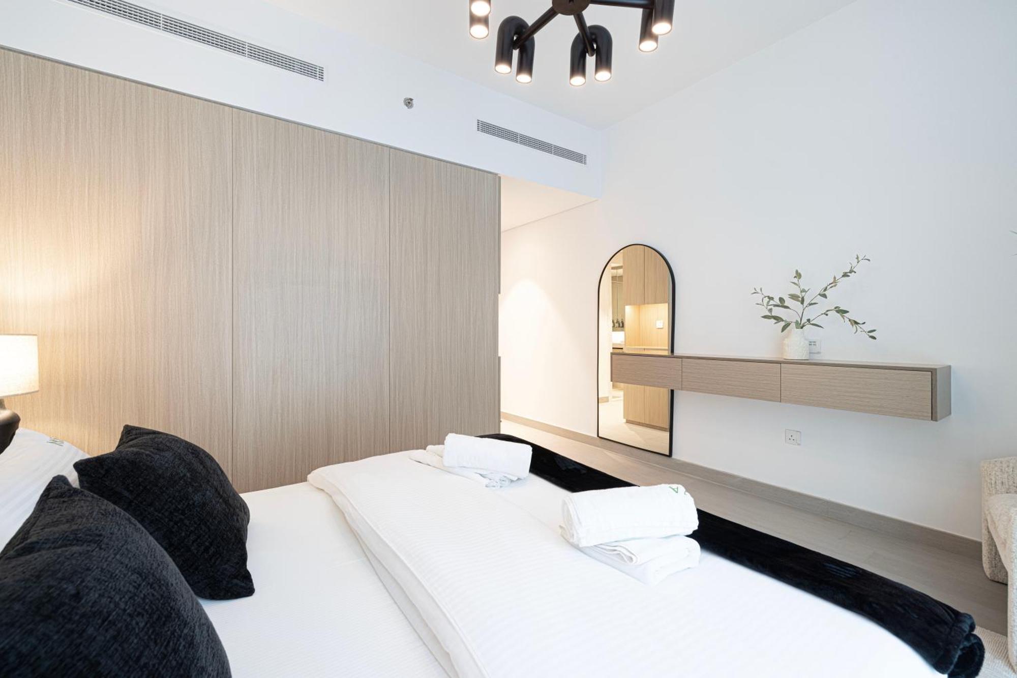 High-end 1br-panoramic Views, Pool With Burj Khalifa View, Padel & Rooftop Bbq Experience By Aya Boutique Dubai
