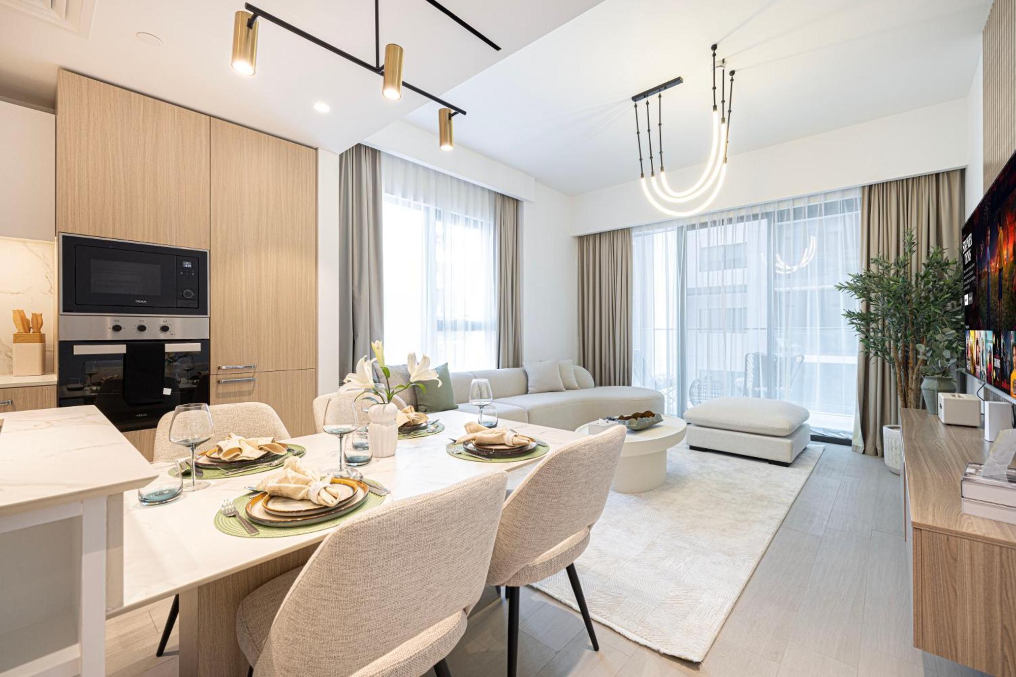 High-end 1br-panoramic Views, Pool With Burj Khalifa View, Padel & Rooftop Bbq Experience By Aya Boutique * Dubai