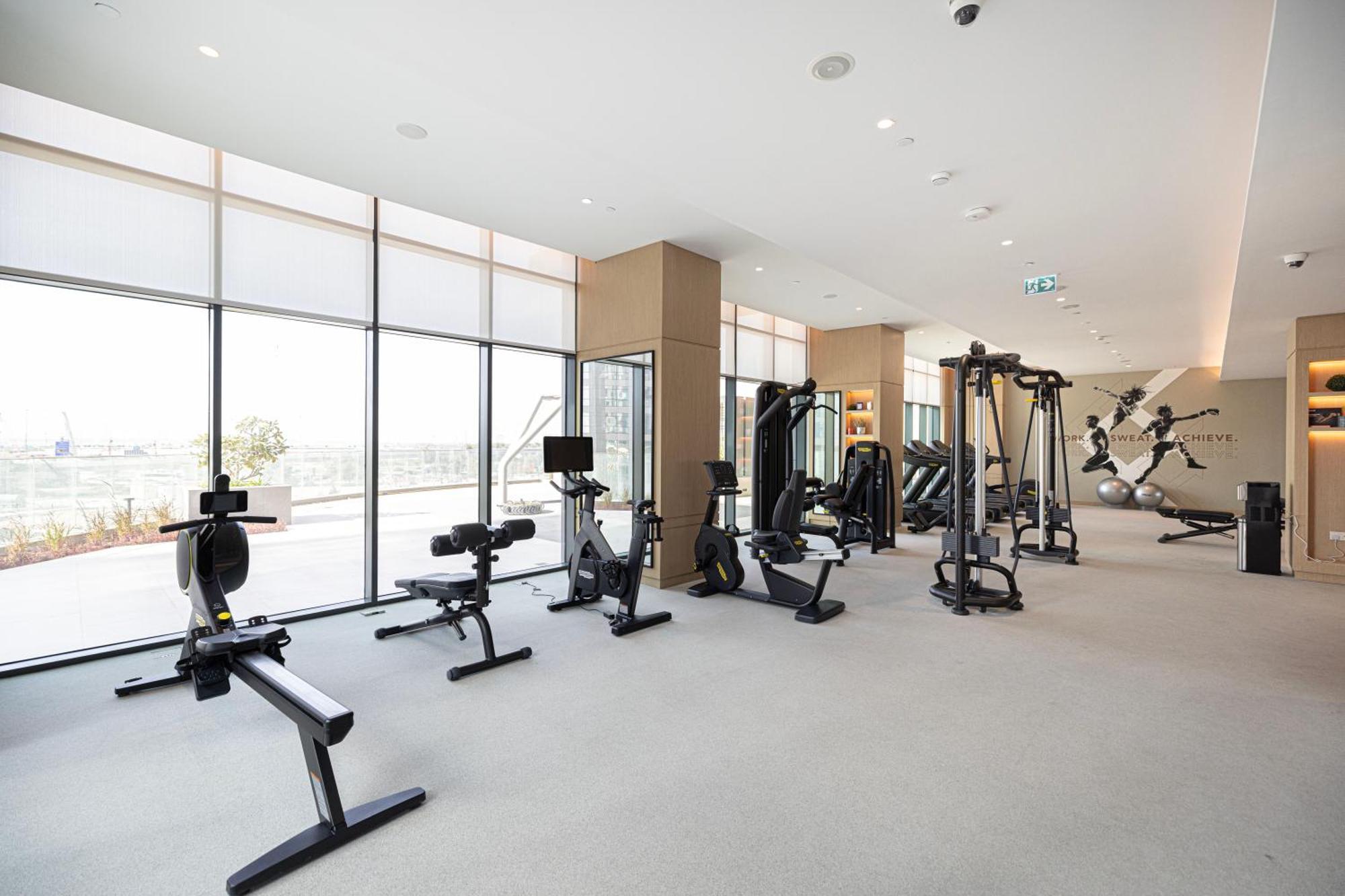 High-end 1br-panoramic Views, Pool With Burj Khalifa View, Padel & Rooftop Bbq Experience By Aya Boutique * Dubai