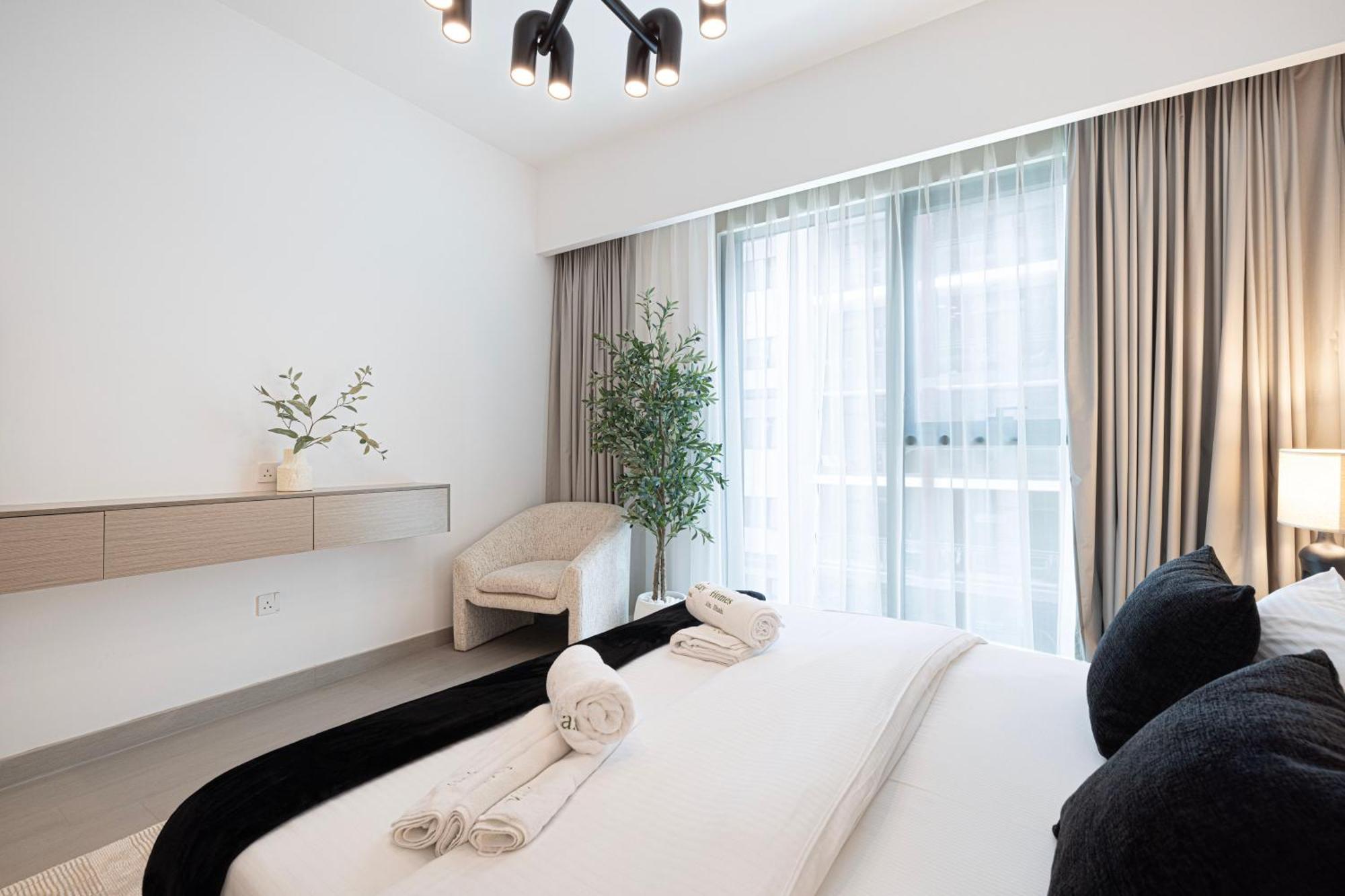 Apartment High-end 1br-panoramic Views, Pool With Burj Khalifa View, Padel & Rooftop Bbq Experience By Aya Boutique