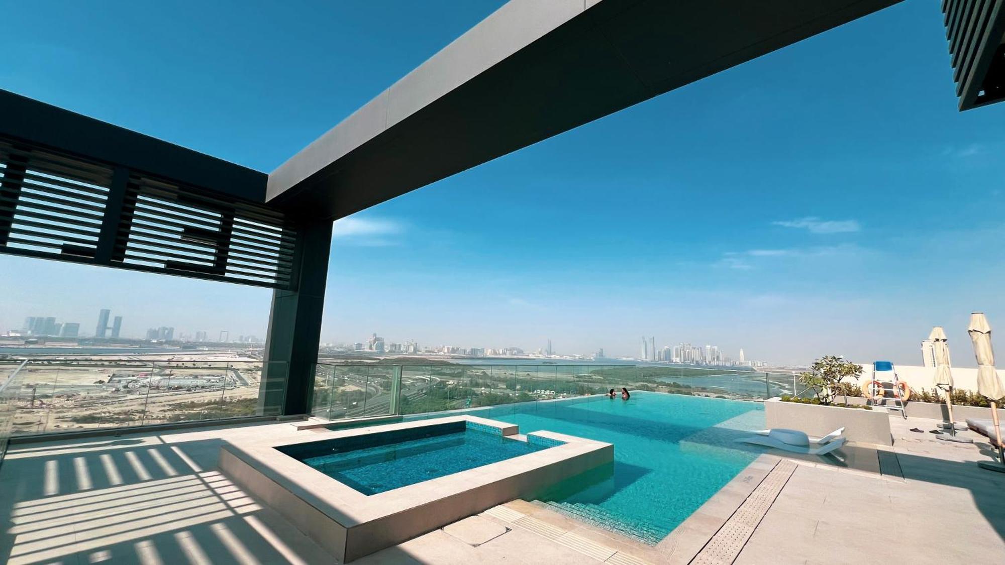High-end 1br-panoramic Views, Pool With Burj Khalifa View, Padel & Rooftop Bbq Experience By Aya Boutique * Dubai