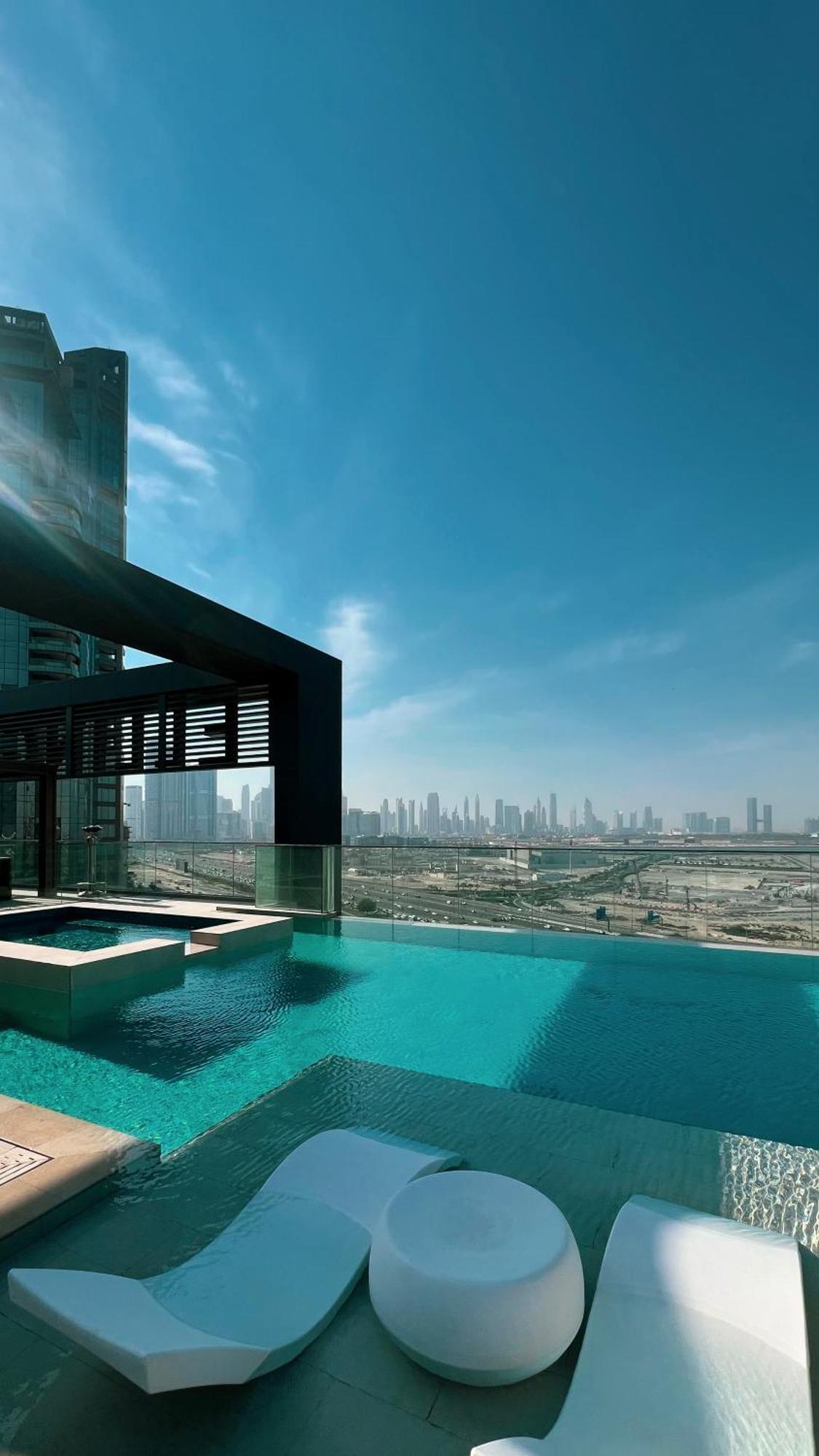 Apartment High-end 1br-panoramic Views, Pool With Burj Khalifa View, Padel & Rooftop Bbq Experience By Aya Boutique